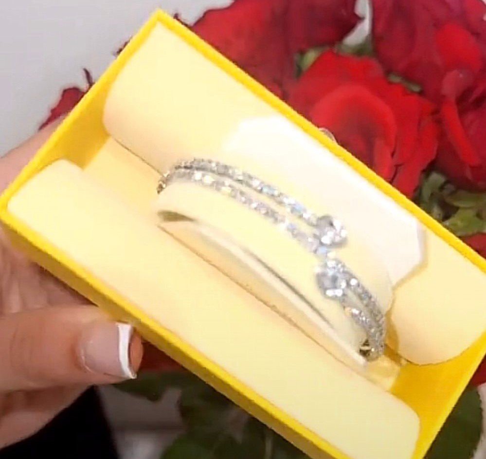 Carla Bellucci wants £2,000 in cash