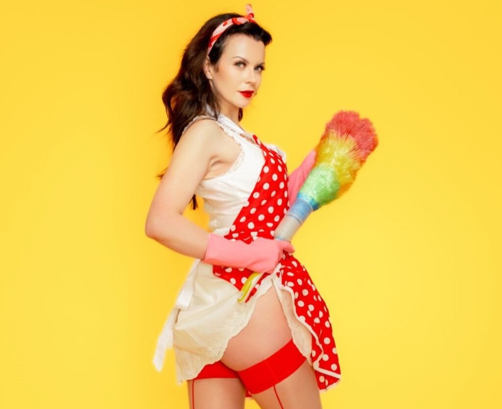 Babestation model Jessica Sin earns five figures a month filming herself cleaning in tight dresses