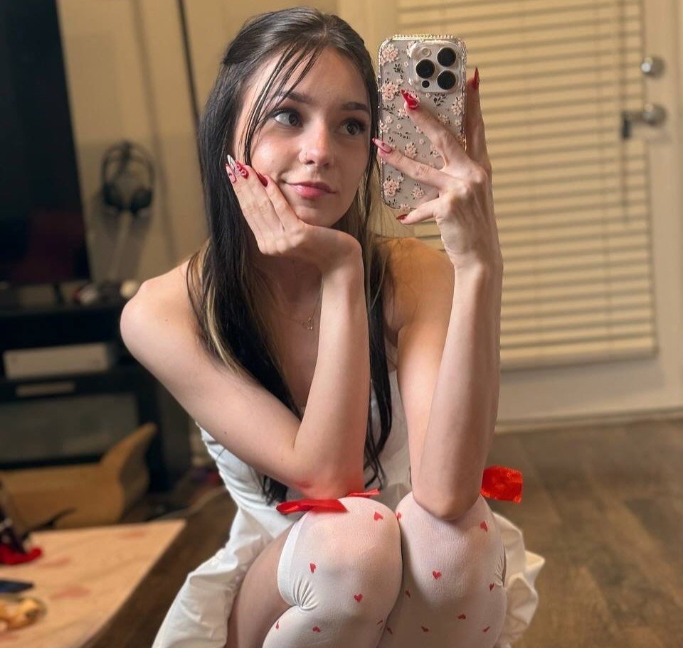 onyfans model Katrina position for a photo