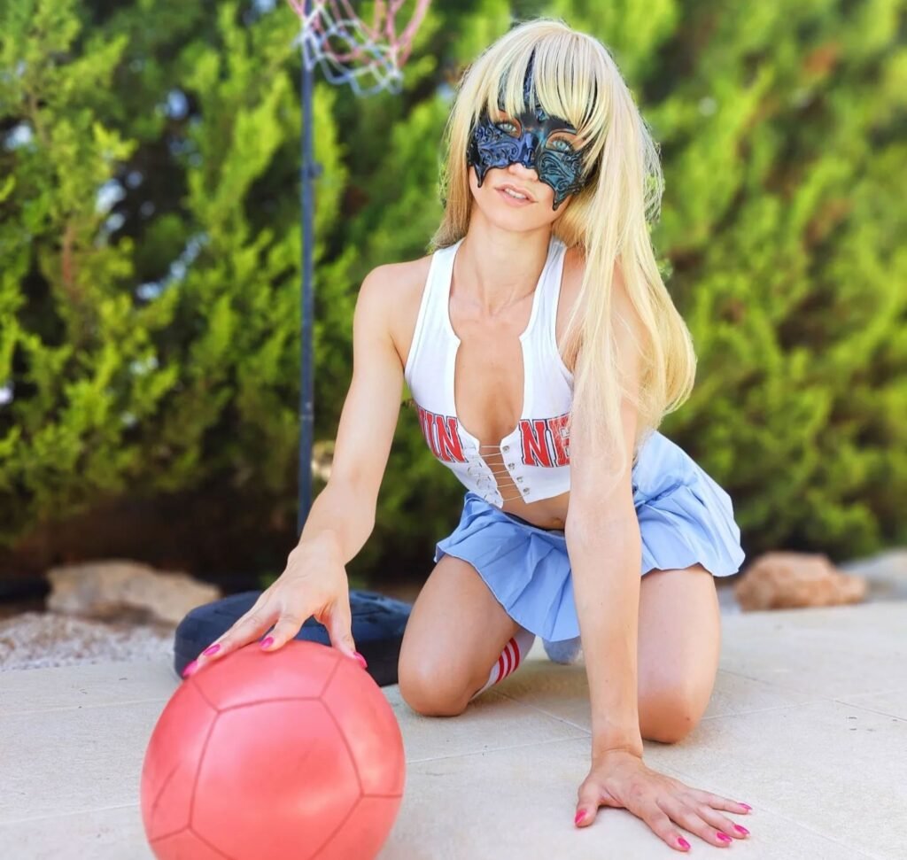 onyfans model Ana Lingus position for a photo