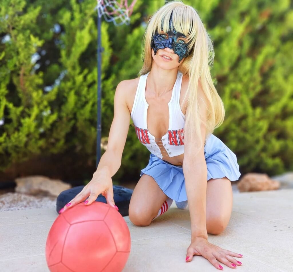 onyfans model Ana Lingus position for a photo