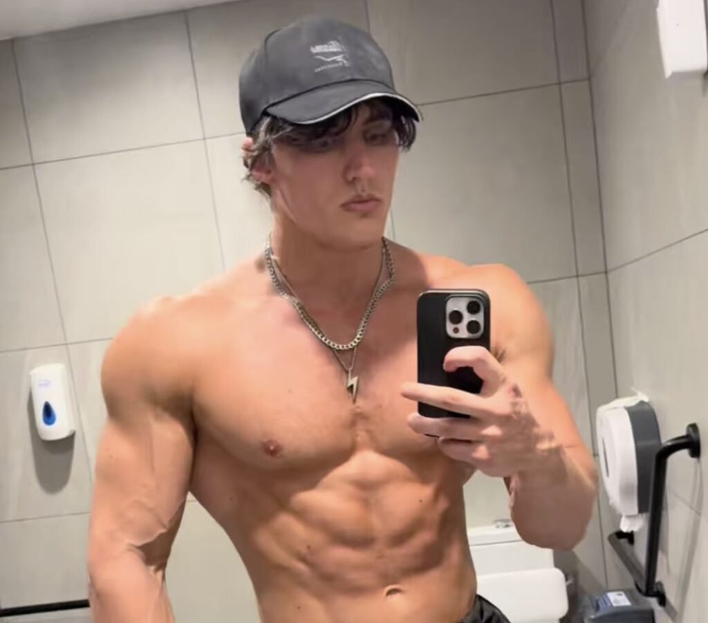 Australian influencer Androgenic was arrested mid-livestream on Kick