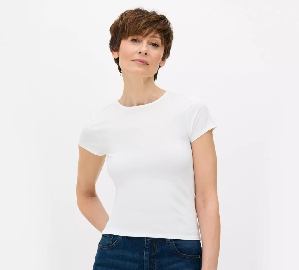 Victoria Beckham's new £150 white T-shirt looks remarkably similar to a £5 Primark version