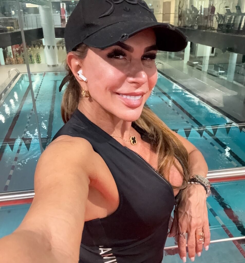 Andréa Sunshine, 56, gave up on men and proposed to herself