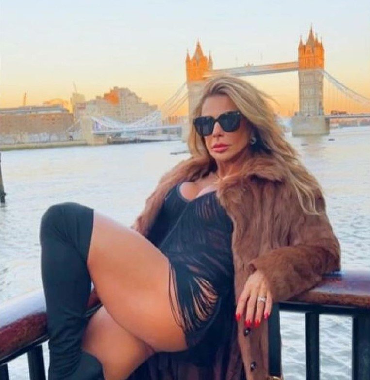 Andréa Sunshine, 56, gave up on men and proposed to herself