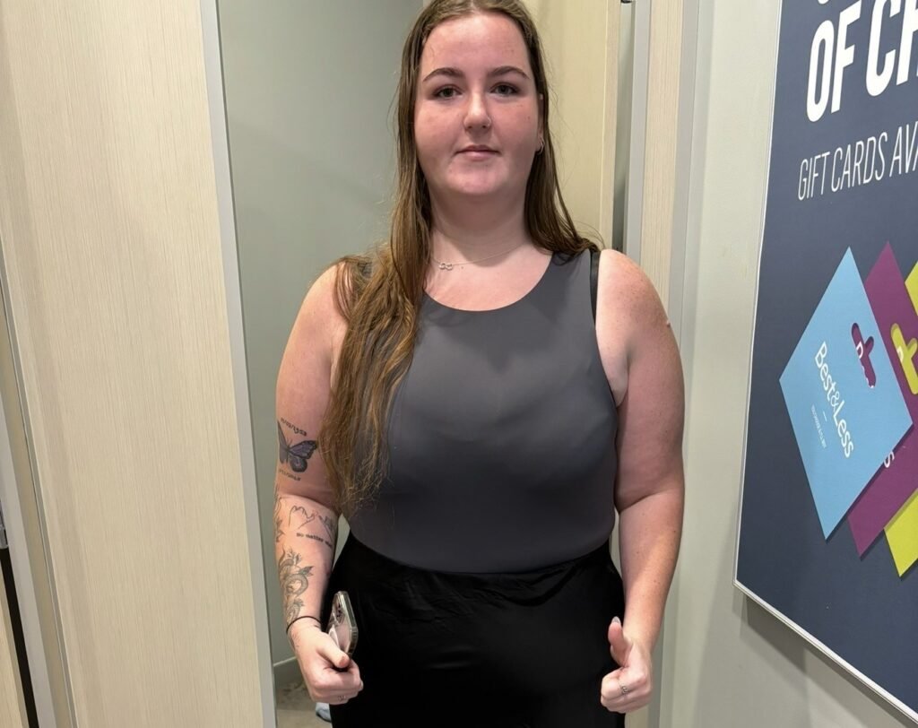 Lara Jade weighed 22 stone and hid behind friends in every photo