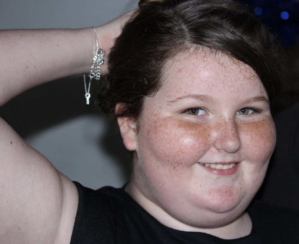 Lara Jade weighed 22 stone and hid behind friends in every photo
