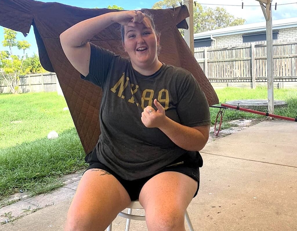Lara Jade weighed 22 stone and hid behind friends in every photo