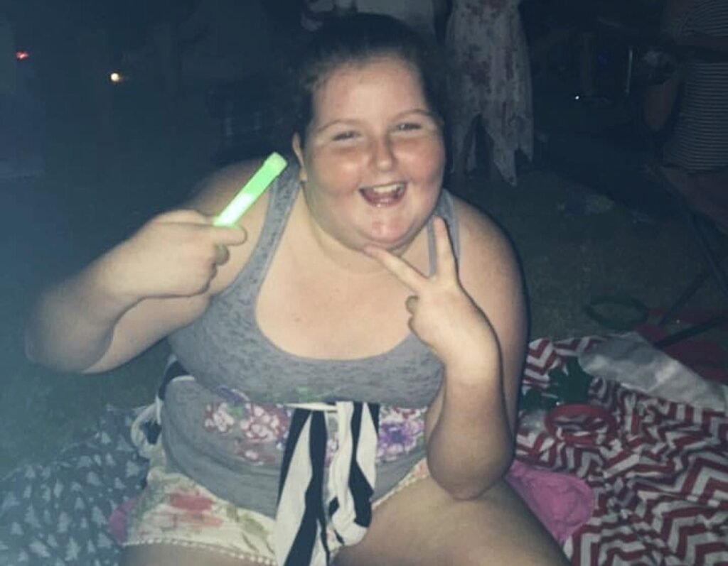 Lara Jade weighed 22 stone and hid behind friends in every photo