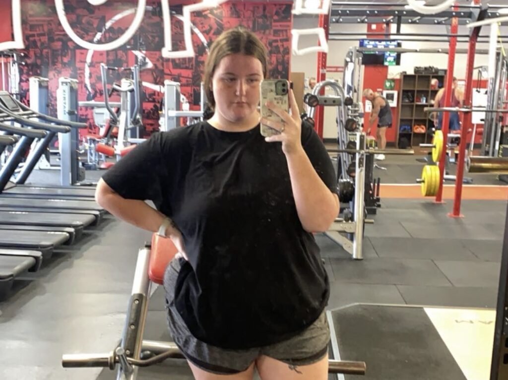 Lara Jade weighed 22 stone and hid behind friends in every photo