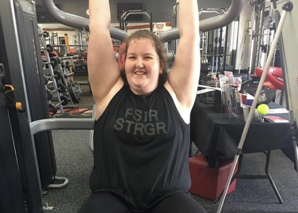 Lara Jade weighed 22 stone and hid behind friends in every photo