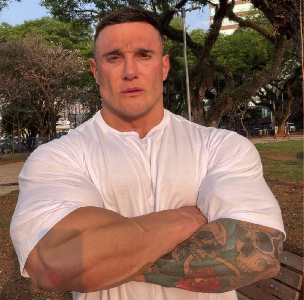 Bodybuilder influencer Fabio Giga crashed his Porsche 911 into four vehicles in São Paulo