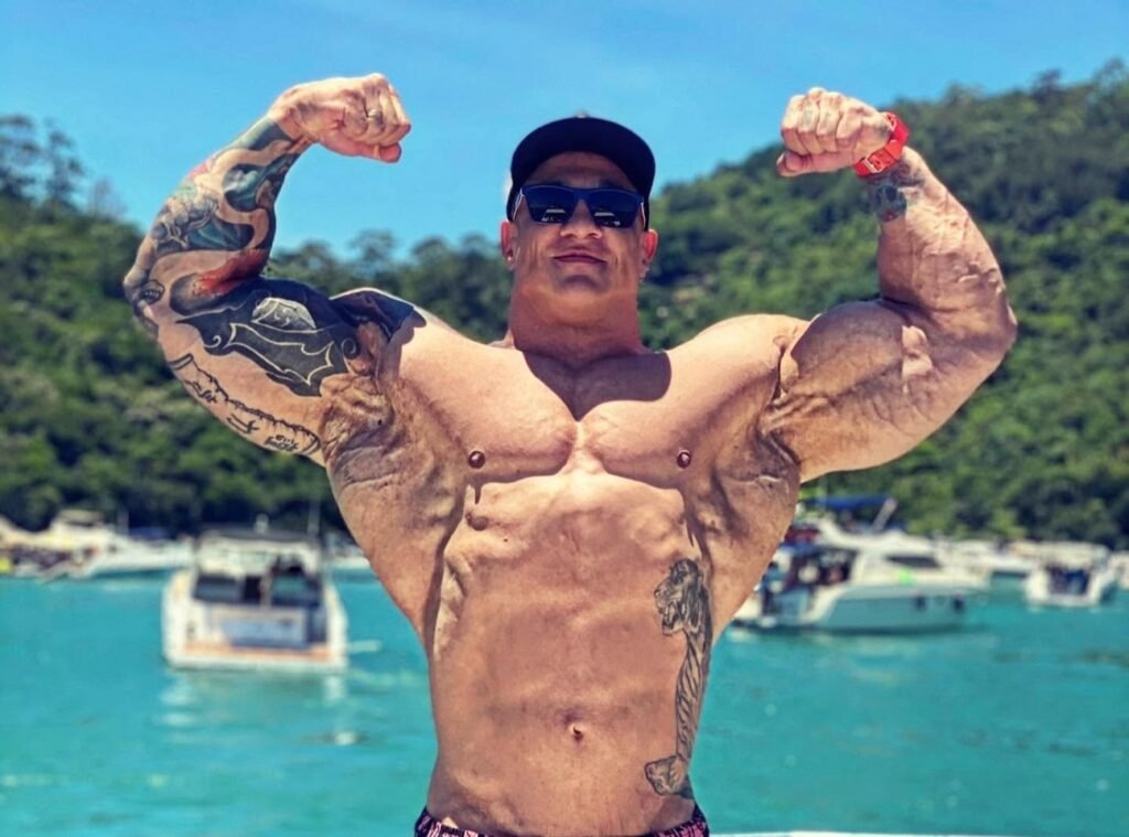 Bodybuilder influencer Fabio Giga crashed his Porsche 911 into four vehicles in São Paulo
