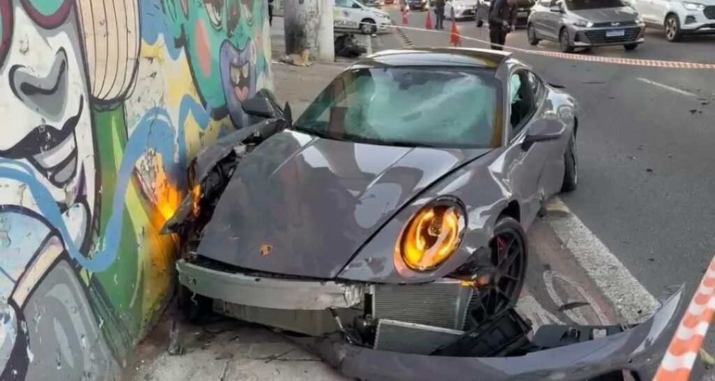 Bodybuilder influencer Fabio Giga crashed his Porsche 911 into four vehicles in São Paulo