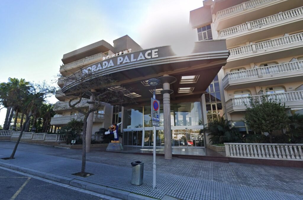 Kirsty Sarbutts filmed the daily 9am sunbed rush at a Salou hotel in Spain