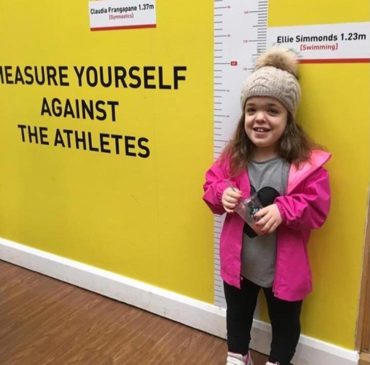 Team GB powerlifter Lottie McGuinness benched 112kg and posted the clip in response to Sydney Sweeney's Novig ad
