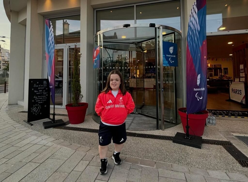 Team GB powerlifter Lottie McGuinness benched 112kg and posted the clip in response to Sydney Sweeney's Novig ad