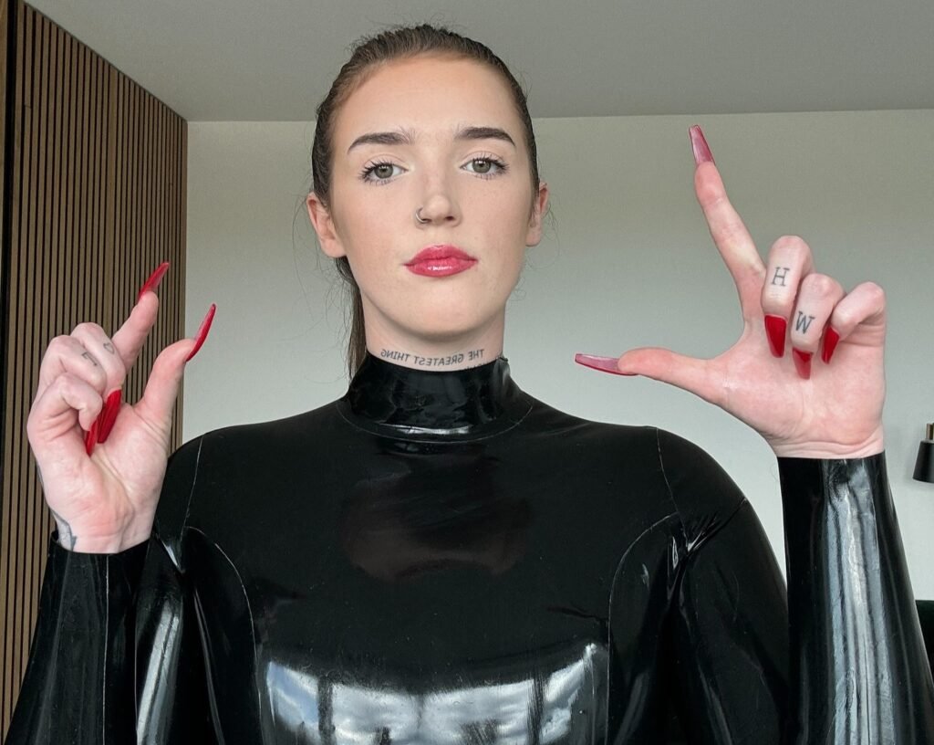 OnlyFans model Amy Wilde posing for a photo