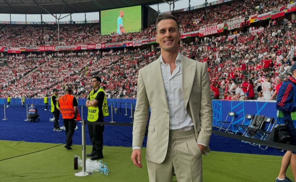Arkadiusz Milik overtook on a zebra crossing in front of police