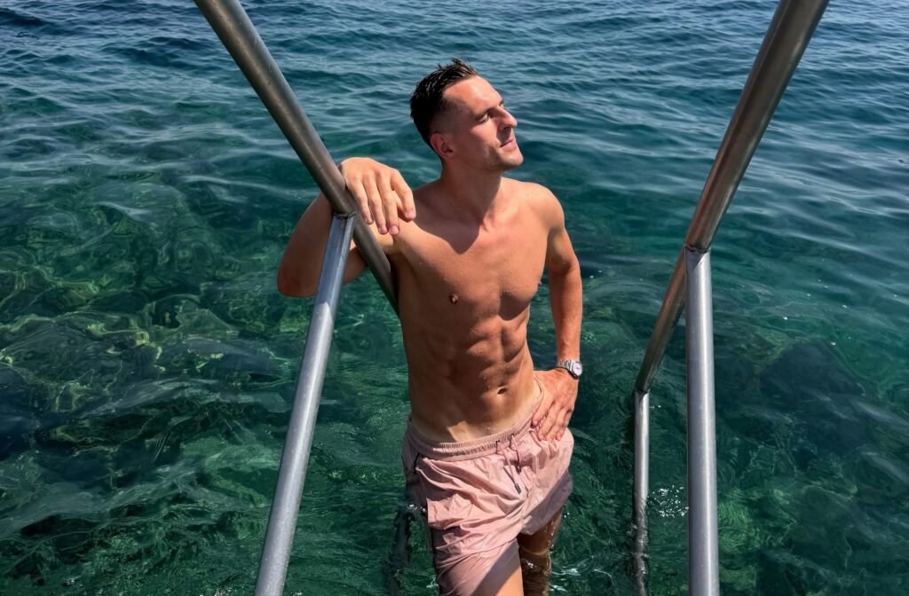 Arkadiusz Milik overtook on a zebra crossing in front of police