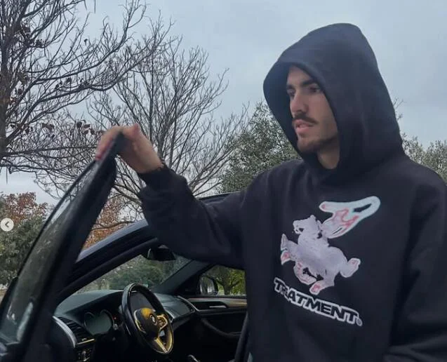 UD Almería striker Álex Sola filmed fleeing his wrecked BMW after a 7am crash while allegedly three times over the drink-drive limit. He later returned to the scene.