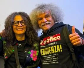 Colombian football legend Carlos Valderrama, 65, has shaved off his iconic golden afro after three decades, and fans couldn’t believe the video was real.