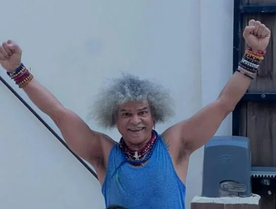 Colombian football legend Carlos Valderrama, 65, has shaved off his iconic golden afro after three decades, and fans couldn’t believe the video was real.
