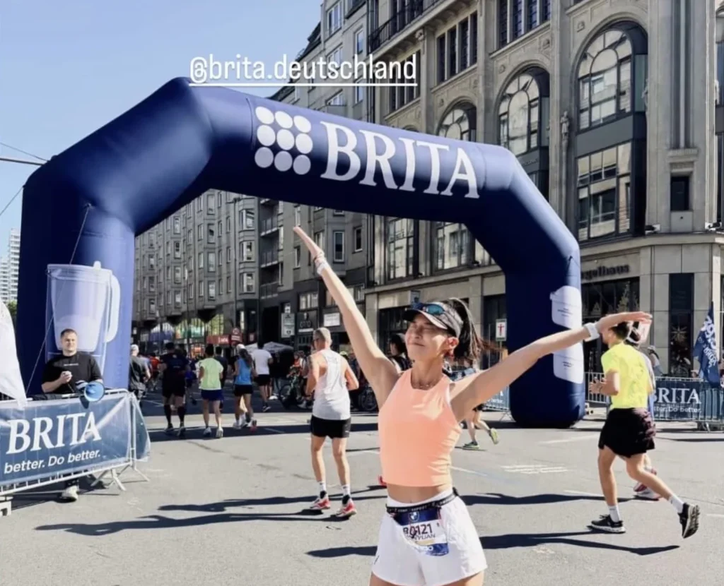 Chinese fitness influencer Abeeeer admits cheating at Berlin Marathon by riding a bike during the race. Her sponsor Brooks China has ended their relationship with her.