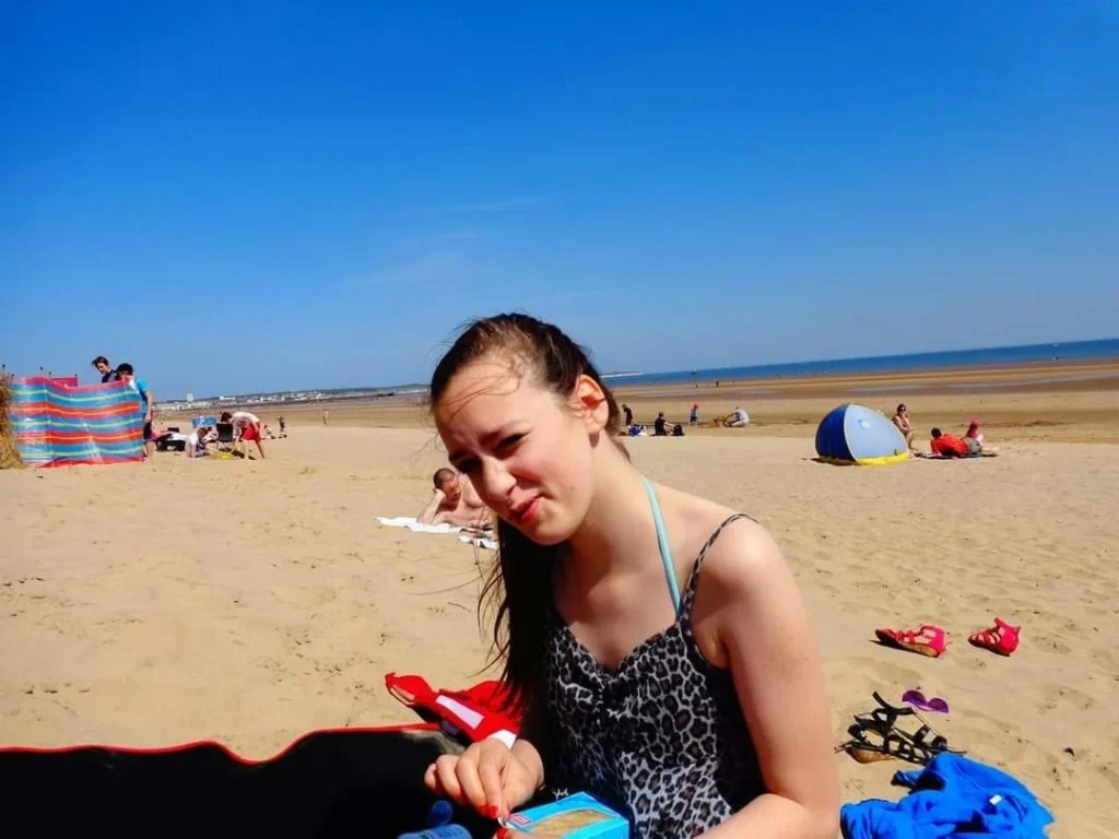 Woman with size K breasts wants them completely removed due to severe pain, £90 bras and constant unwanted attention from strangers in public.