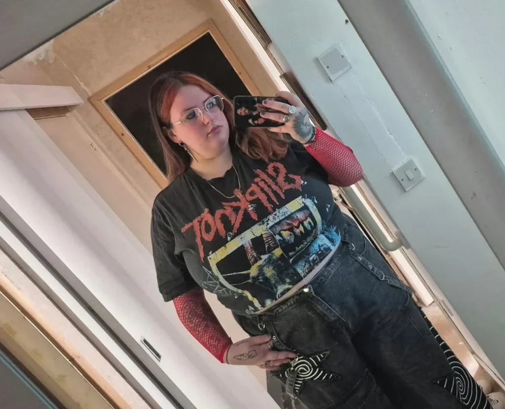 Woman with size K breasts wants them completely removed due to severe pain, £90 bras and constant unwanted attention from strangers in public.